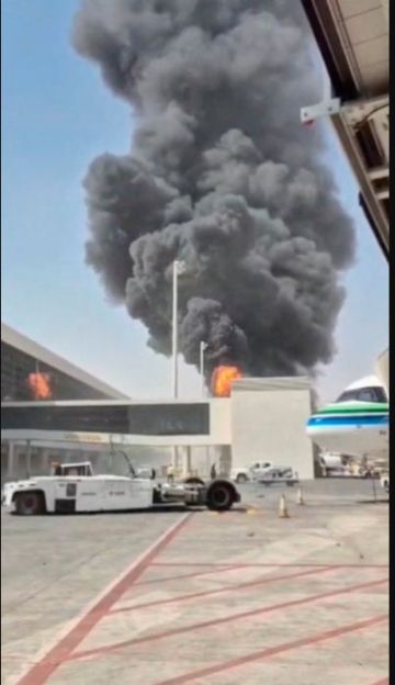 السعودية تستعد لإلغاء أكثر من 13 فعالية دولية وبن سلمان يبحث مخبأ مع كشف أمريكا عورته لـالحوثيين السعودية تستعد لإلغاء أكثر من 13 فعالية دولية وبن سلمان يبحث مخبأ مع كشف أمريكا عورته لـالحوثيين