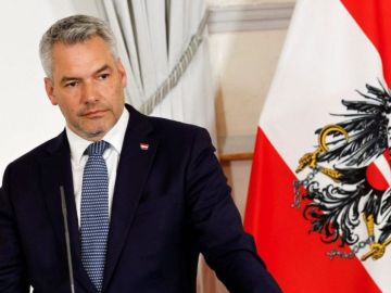 نائب المستشار النمساوي يعلن عزمه التنحي عن منصبه نائب المستشار النمساوي يعلن عزمه التنحي عن منصبه