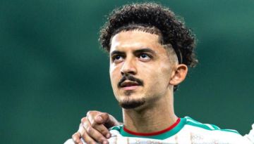 لخضر بلومي يكشف سر تألق نجله مع الجزائر وهال سيتي