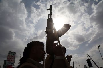 الحوثيون يعلنون استعدادهم لـتحييد متبادل مع السعودية للمواقع ذات الطابع الإنساني الحوثيون يعلنون استعدادهم لـتحييد متبادل مع السعودية للمواقع ذات الطابع الإنساني