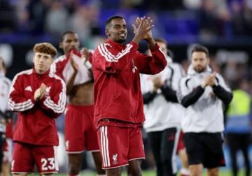 ليفربول يفتقد إيساك وخاكبو في مواجهة مانشستر سيتي الحاسمة