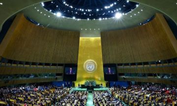 الغارديان: في الأمم المتحدة.. مطلوبون بجرائم يتحدون العالم ويقدمون المواعظ الأخلاقية في مشهد يجسد انهيار النظام الدولي الغارديان: في الأمم المتحدة.. مطلوبون بجرائم يتحدون العالم ويقدمون المواعظ الأخلاقية في مشهد يجسد انهيار النظام الدولي
