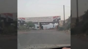 صورة وفيديو متداولان من نقطة الهنجر عند مدخل تعز ينفيان مزاعم سيطرة مليشيا الحوثي عليها صورة وفيديو متداولان من نقطة الهنجر عند مدخل تعز ينفيان مزاعم سيطرة مليشيا الحوثي عليها