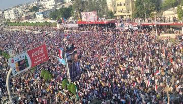 صور أولية.. حضور جماهيري غير مسبوق في مليونية التعبئة الشعبية بالعاصمة عدن صور أولية.. حضور جماهيري غير مسبوق في مليونية التعبئة الشعبية بالعاصمة عدن