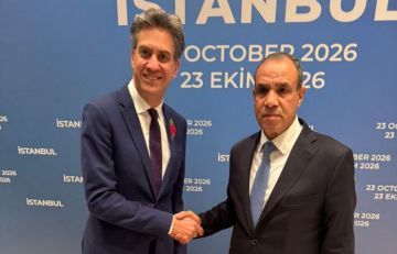 وزير الخارجية المصري يبحث مع نظيره البريطاني مستجدات الأوضاع الإقليمية وزير الخارجية المصري يبحث مع نظيره البريطاني مستجدات الأوضاع الإقليمية