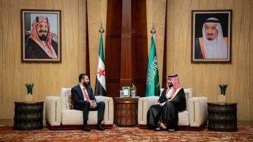 الشرع ومحمد بن سلمان يبحثان العلاقات الثنائية ومستجدات المنطقة الشرع ومحمد بن سلمان يبحثان العلاقات الثنائية ومستجدات المنطقة