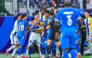 الاتحاد الآسيوي يعاقب ثنائي الهلال والغرافة بعد واقعة الطرد
