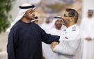 رئيس الإمارات يستقبل طاقم طائرة فلاي دبي