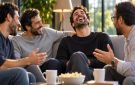 العلاج بالفكاهة والاكتئاب.. دراسة حديثة تكشف متى يفيد الضحك ومتى يضر؟ - ye