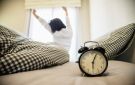 قاعدة الدقائق الثلاث الأولى بعد الاستيقاظ.. بداية صغيرة ليوم أكثر اتزانا - ye