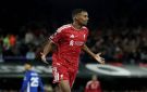 ليفربول يحقق الفوز على أرضه ويونايتد يتكبد هزيمة أخرى