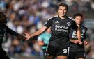  الدوري الإيطالي كومو يواصل انتصاراته... وبولونيا يعود من كالياري بالفوز