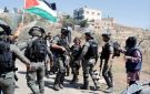 فلسطينيون يحتجون على عملية عسكرية إسرائيلية في الضفة الغربية