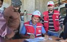 االهلال الأحمر بتعز يوزع الدفعة الثانية من المساعدات للنازحين في المظفر