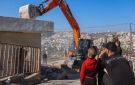 تصعيد واسع للعدو الإسرائيلي ومستوطنيه في الضفة والقدس: اقتحامات ومداهمات واعتقالات وتشديد اجراءات وتجريف اراضي وهدم منازل وسرقة ثمار الزيتون