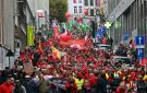 عشرات الآلاف يتظاهرون ضد التقشف في بروكسل والشرطة تتصدى لأعمال شغب
