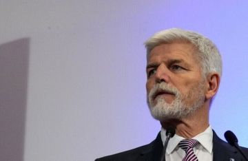 رئيس التشيك: سلمنا أوكرانيا 4.4 مليون قذيفة