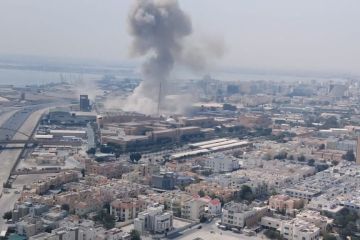 إيران تضرب وتدمر القواعد والمراكز الأميركية في الخليج بالصواريخ والمسيرات ردا على العدوان