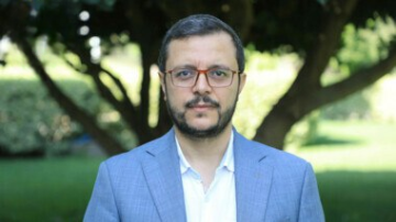 السكرتير الصحفي لرئيس المجلس السياسي الأعلى الدرواني يعزي الرئيس المشاط في وفاة والدته