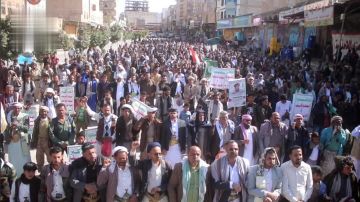 مسيرات حاشدة في الضالع نصرة لفلسطين وتأكيدا على الجهوزية للجولة القادمة مسيرات حاشدة في الضالع نصرة لفلسطين وتأكيدا على الجهوزية للجولة القادمة