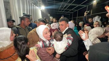 رحلة العذاب.. وصول الدفعة الـ11 من العائدين لمجمع ناصر وسط قيود احتلالية خانقة رحلة العذاب.. وصول الدفعة الـ11 من العائدين لمجمع ناصر وسط قيود احتلالية خانقة