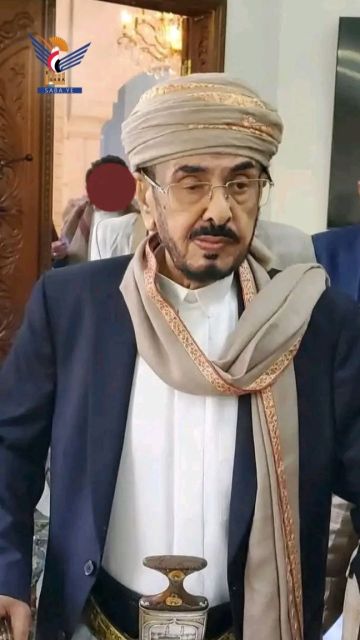 الشيخ ناجي الشايف يعزي الرئيس المشاط في وفاة والدته الشيخ ناجي الشايف يعزي الرئيس المشاط في وفاة والدته