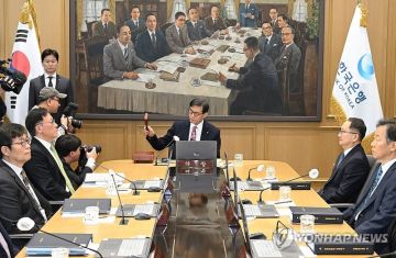 بنك كوريا الجنوبية المركزي يبقي سعر الفائدة الرئيسي دون تغيير عند 2.5 للمرة السادسة على التوالي بنك كوريا الجنوبية المركزي يبقي سعر الفائدة الرئيسي دون تغيير عند 2.5 للمرة السادسة على التوالي