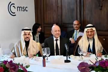 الرئيس العليمي يطرح خطة مارشال خليجية لدمج اليمن في مجلس التعاون