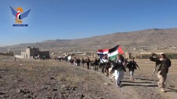 مسير وتطبيق قتالي لخريجي دورات طوفان الأقصى بصنعاء الجديدة