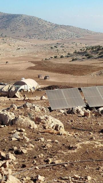 العدو الصهيوني يعتقل فلسطينيا ومستوطنوه يصيبون آخرين ويعتدون على الممتلكات في الضفة العدو الصهيوني يعتقل فلسطينيا ومستوطنوه يصيبون آخرين ويعتدون على الممتلكات في الضفة