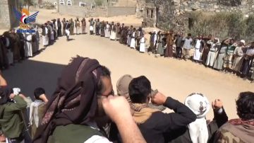 مأرب.. وقفات جماهيرية بذكرى الهروب المذل للمارينز الأمريكي من صنعاء مأرب.. وقفات جماهيرية بذكرى الهروب المذل للمارينز الأمريكي من صنعاء