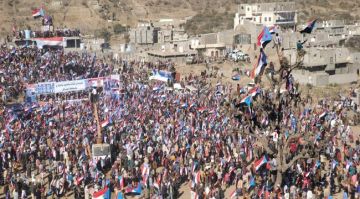 استمرار توافد الجماهير إلى ساحة مليونية الثبات في الضالع استمرار توافد الجماهير إلى ساحة مليونية الثبات في الضالع