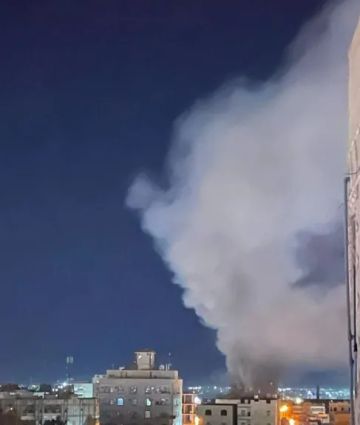 الثاني خلال ساعات.. حريق هائل يلتهم أحد أشهر المراكز التجارية بمارب وارتفاع أعداد الضحايا إلى 30.. وخسائر مادية ضخمة (فيديو) الثاني خلال ساعات.. حريق هائل يلتهم أحد أشهر المراكز التجارية بمارب وارتفاع أعداد الضحايا إلى 30.. وخسائر مادية ضخمة (فيديو)