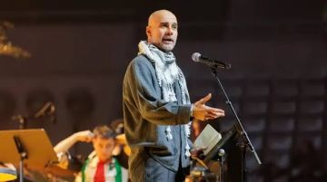 فريق كروي لذوي البتر في غزة يكرم غوارديولا لدعمه فلسطين