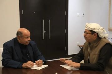 الخنبشي والعامري يرسمان خارطة طريق لتعزيز قبضة القانون في حضرموت الخنبشي والعامري يرسمان خارطة طريق لتعزيز قبضة القانون في حضرموت