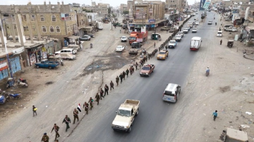 تعز.. مسير وتطبيق قتالي لخرجي طوفان الأقصى لمنتسبي أمن مديريات المربع الشرقي