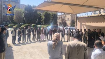 وقفات لكوادر أمانة العاصمة تأكيدا على الجهوزية للجولة القادمة مع الأعداء وقفات لكوادر أمانة العاصمة تأكيدا على الجهوزية للجولة القادمة مع الأعداء