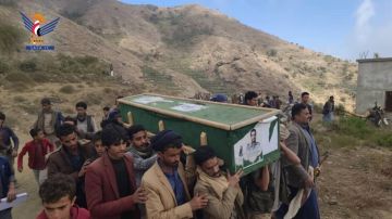 تشييع جثمان الشهيد يحيى النزيلي بمديرية حفاش في المحويت تشييع جثمان الشهيد يحيى النزيلي بمديرية حفاش في المحويت