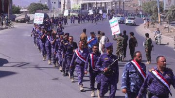 مسير لخريجي دورات طوفان الأقصى من منتسبي إدارة أمن تعز دعما لغزة