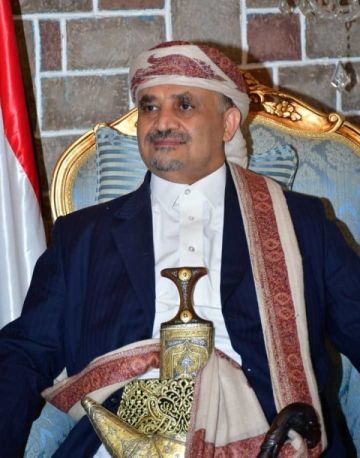 الشيخ حمير الأحمر ينفي محاصرة منزله في صنعاء