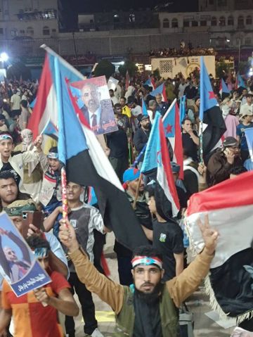 ساحة العروض تكتظ بحشود المتظاهرين قبيل انطلاق مليونية القرار