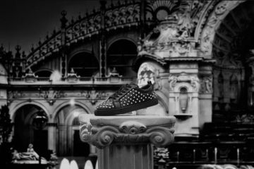 Louboutin تعيد رسم الحذاء الرجالي في شتاء 2026 Louboutin تعيد رسم الحذاء الرجالي في شتاء 2026