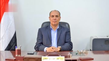 نائب وزير الإعلام يعزي الرئيس المشاط بوفاة والدته