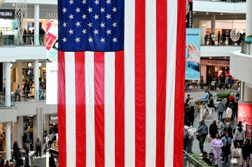 مبيعات التجزئة الأميركية تخالف توقعات نهاية العام وتبقى دون تغيير مبيعات التجزئة الأميركية تخالف توقعات نهاية العام وتبقى دون تغيير