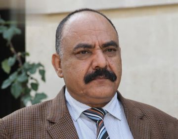 الدكتور البكير يعزي الرئيس المشاط بوفاة والدته