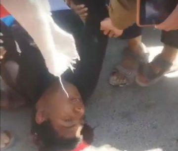 شهود عيان: الأمن يفرق المتظاهرين في شبوة بالرصاص الحي شهود عيان: الأمن يفرق المتظاهرين في شبوة بالرصاص الحي