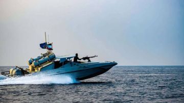 إيران تبدأ مناورات التحكم الذكي بمضيق هرمز إيران تبدأ مناورات التحكم الذكي بمضيق هرمز