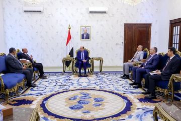 توجيهات عاجلة لرئيس الوزراء ببدء تسليم مرتبات موظفي الدولة المدنيين والعسكريين توجيهات عاجلة لرئيس الوزراء ببدء تسليم مرتبات موظفي الدولة المدنيين والعسكريين