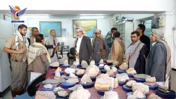 وزير النفط يطلع على سير العمل بهيئة المساحة الجيولوجية والثروات المعدنية وزير النفط يطلع على سير العمل بهيئة المساحة الجيولوجية والثروات المعدنية