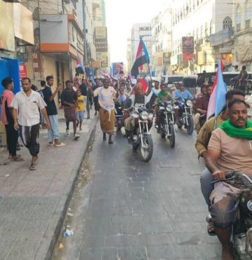 مسيرة بالدراجات النارية تجوب شوارع المكلا